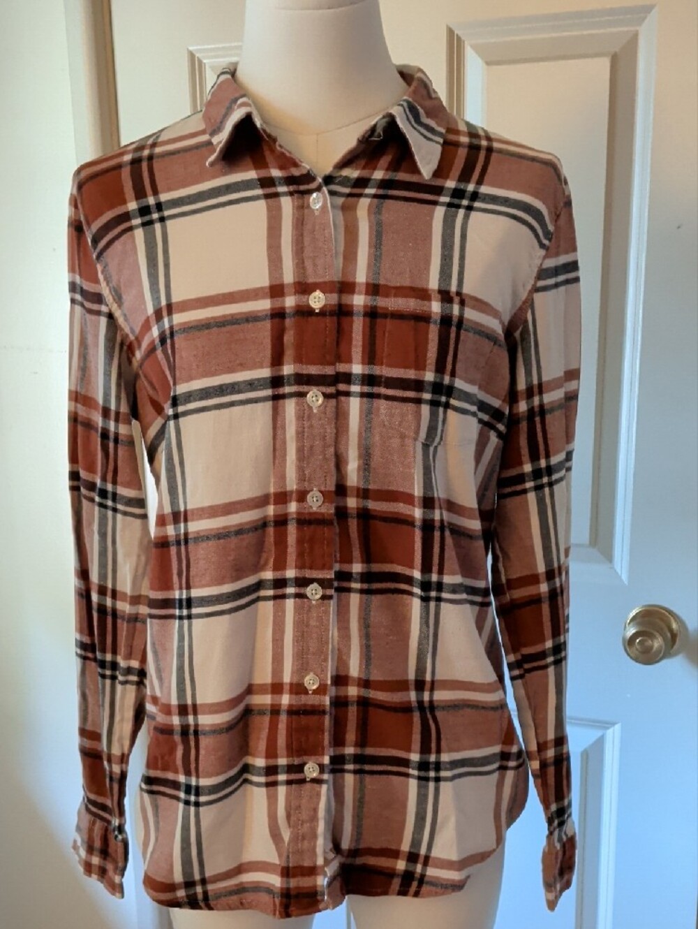 This is a Weatherproof Vintage women's flannel shirt featuring a rust and white